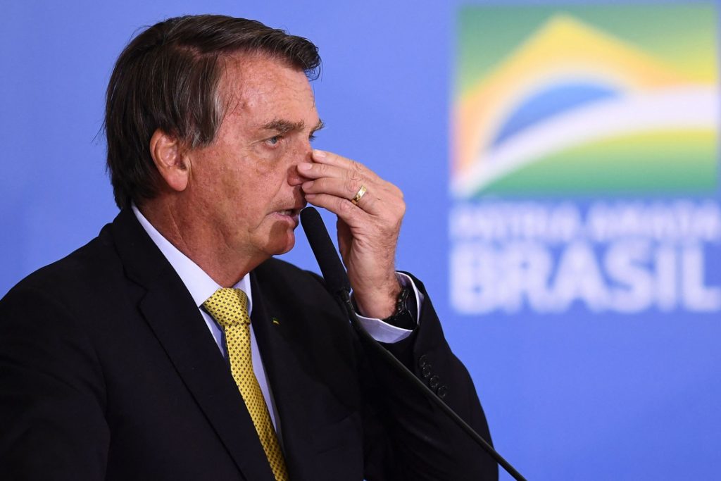 Bolsonaro threatens to cancel the presidential election