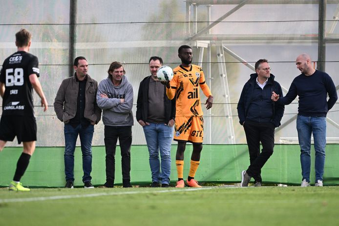 President Peter Cronin (second from right) visits Genk's training match in Benidorm.