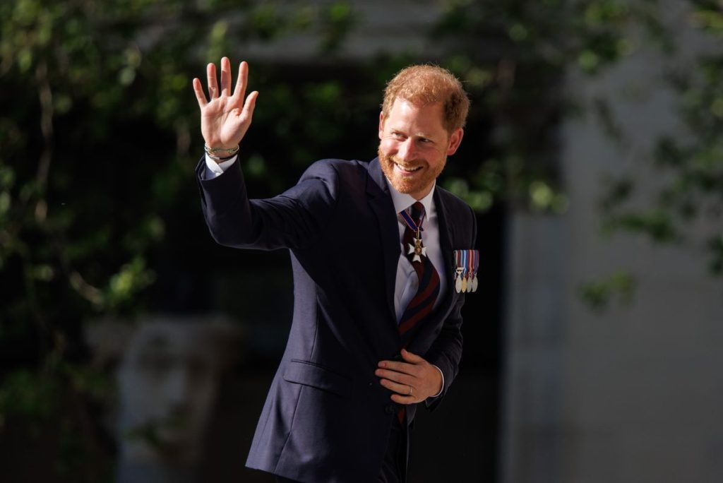 Warm reunion for Prince Harry during his visit to London