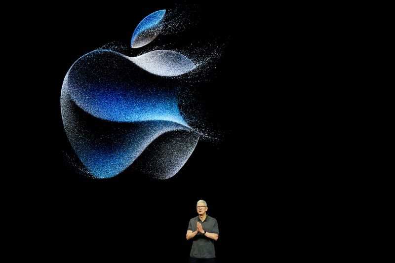 Apple will supply its AI servers with its own chips, Bloomberg News reports