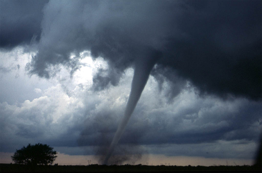 Hurricane leaves US airport in ruins |  the pictures