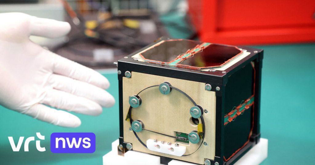 The first (small) wooden satellite would make space travel more environmentally friendly