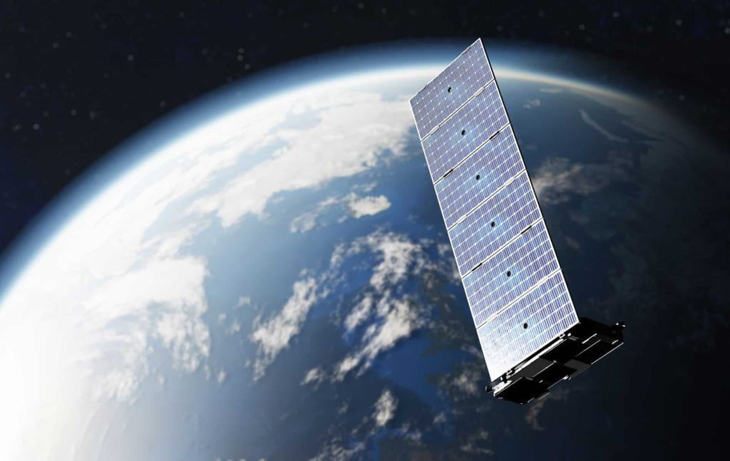 A new danger to the ozone layer: the collapse of satellites