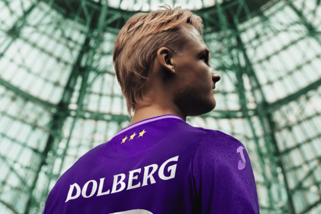 📷 Here they are: Anderlecht incorporates history into new shirts and uses AI to design them – Football News